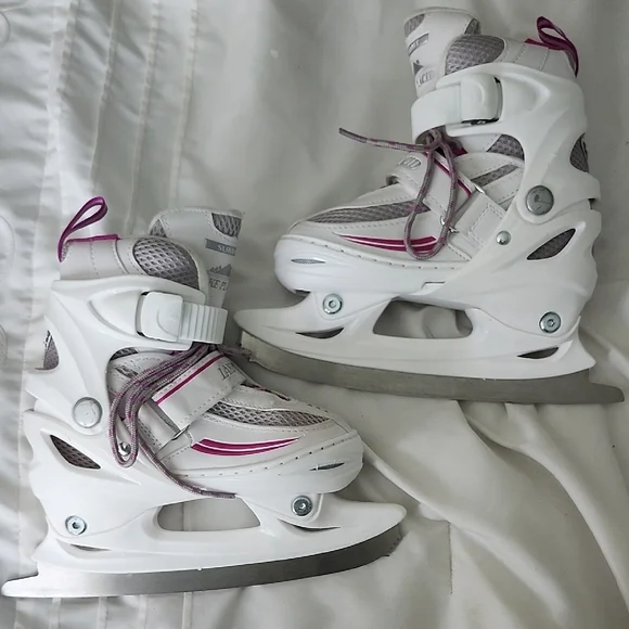 Adjustable White and Pink Ice Skates - Picture 5 of 11